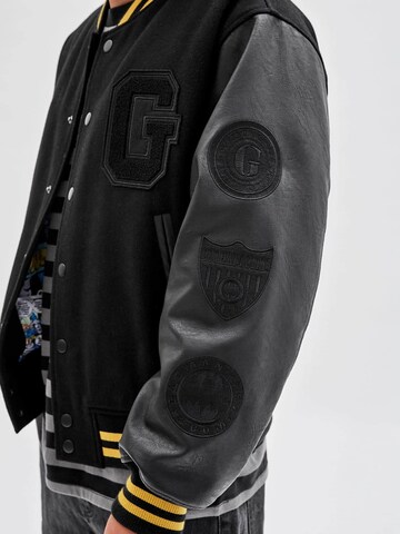 GUESS Übergangsjacke 'Batman-Patch' in Schwarz