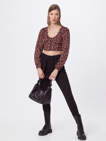 Regular Pantaloni cutați 'Carolina' de la ONLY pe negru