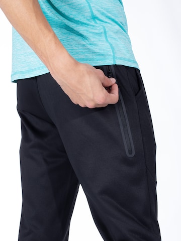 Regular Pantaloni de la Spyder pe negru