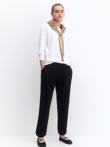 Pull&Bear Tapered Broek in Zwart