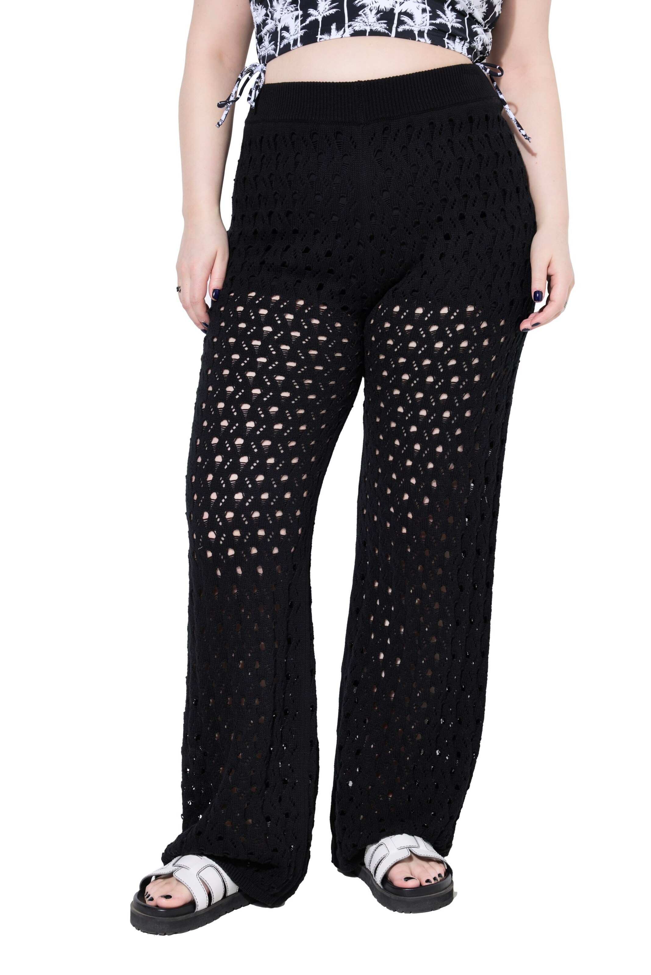 Studio Untold Loose fit Pants in Black: front