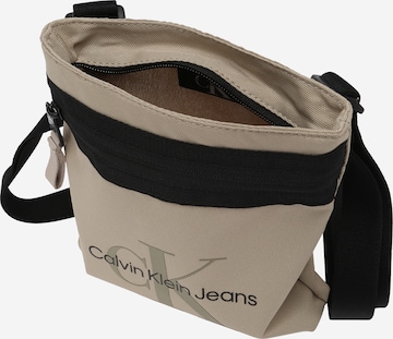 Calvin Klein Jeans Чанта с презрамки в бежово