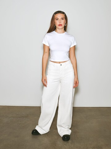 florence by mills exclusive for ABOUT YOU Wide leg Trousers 'Poinsettia' in White: front