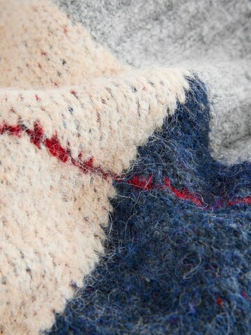 Next Плетено манто в синьо