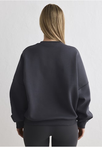Sweat-shirt 'Script' Aim'n en gris