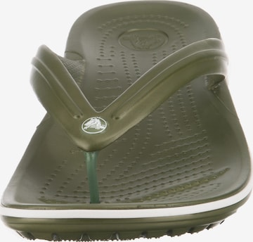 Flip-flops de la Crocs pe verde