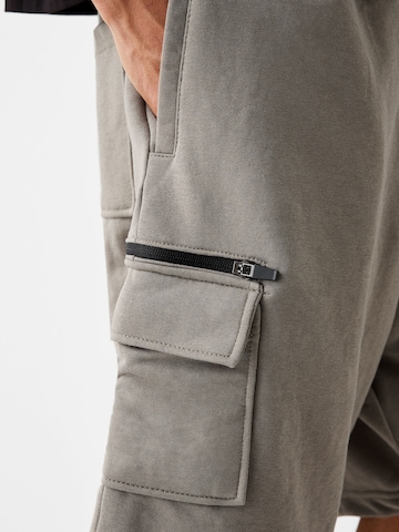 Loosefit Pantaloni cargo di Bershka in grigio