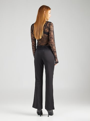 Gina Tricot Flared Broek in Zwart