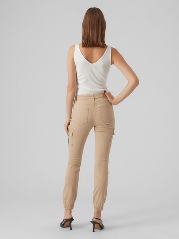 Coupe slim Jeans cargo 'VMIvy' VERO MODA en beige