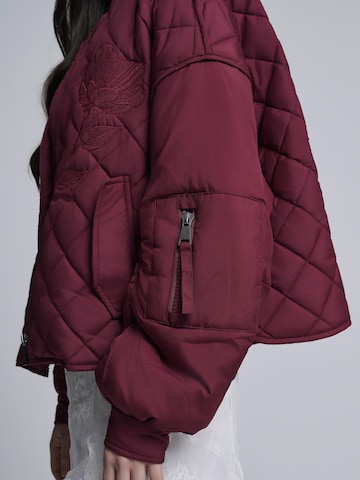 AEMMI Between-Season Jacket in Red