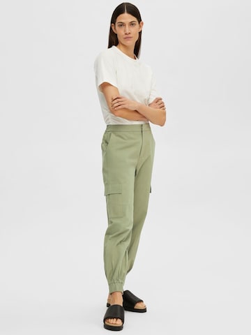 SELECTED FEMME Tapered Παντελόνι cargo 'Cille' σε πράσινο