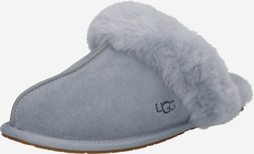 UGG خف 'Scuffette II' بلون رمادي: الأمام