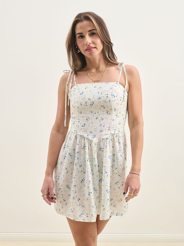 Sálea Καλοκαιρινό φόρεμα σε λευκό: μπροστά