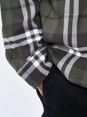 Legends Regular fit Overhemd 'Humphrey Flannel check shirt - Duffel Bag' in Rood