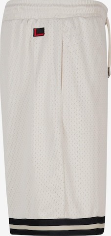 Regular Pantalon FUBU en blanc