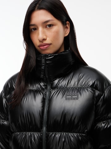 Tommy Jeans Χειμερινό μπουφάν σε μαύρο