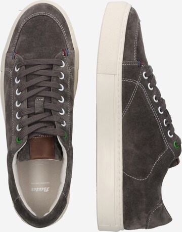 Bata Sneakers in Grey