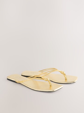 Next - Sandalias de dedo 'Forever Comfort®' en oro