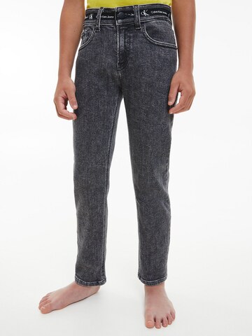 Calvin Klein Jeansregular Traperice - siva boja: prednji dio