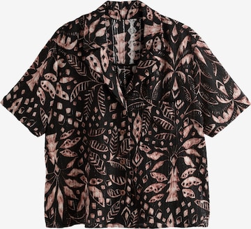 Next Pusero värissä musta: etupuoli