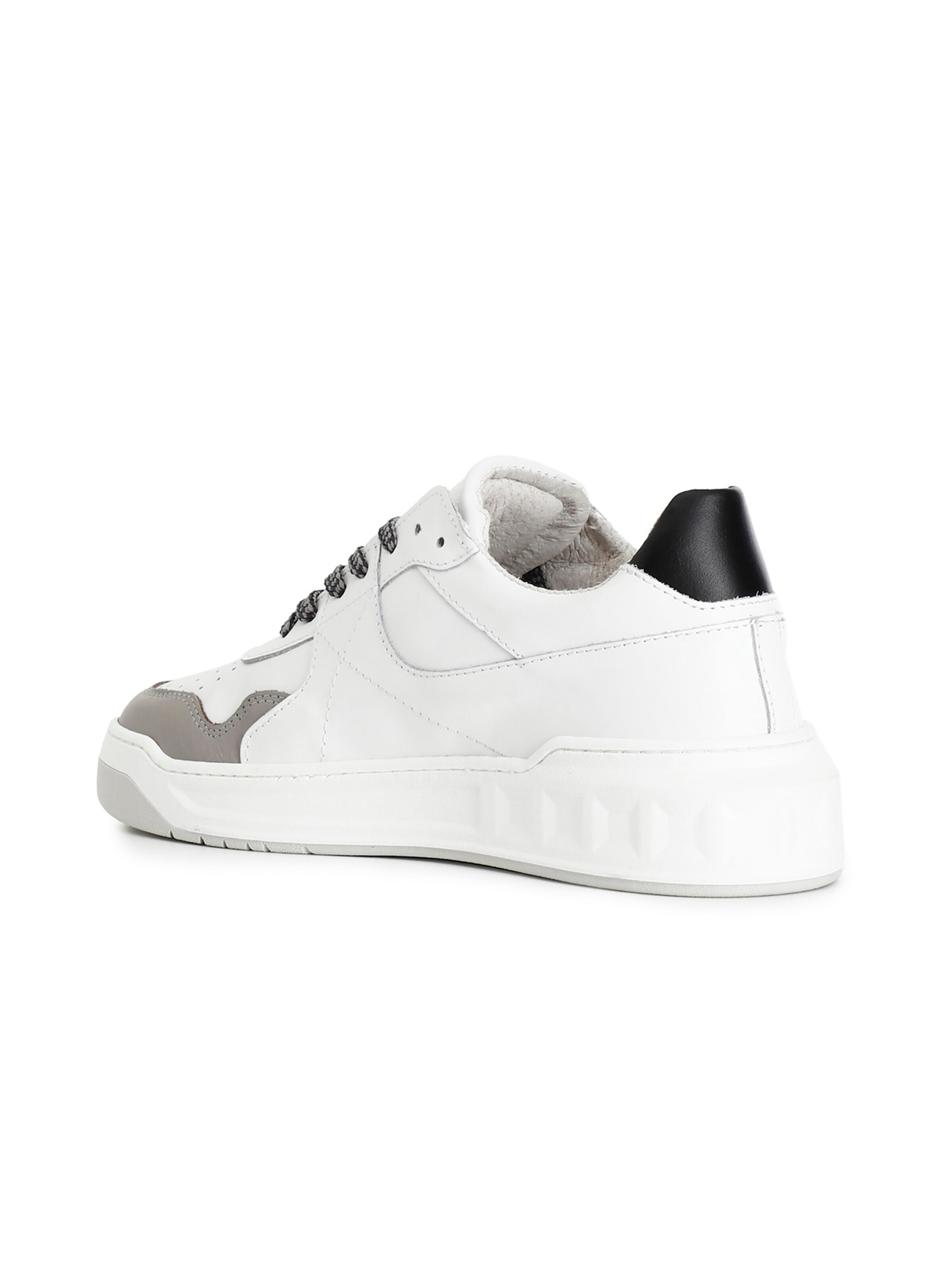 Baskets basses CAFè NOIR en blanc