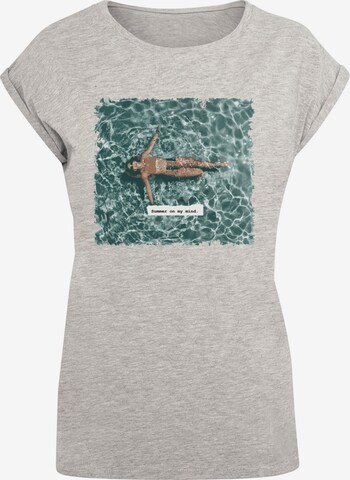 Merchcode T-Shirt  'Summer - On My Mind' in Grau: predná strana