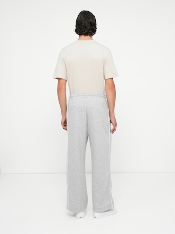 HOLLISTER Vrečasti Hlače | siva barva