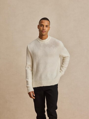 DAN FOX APPAREL Sweater 'Neo' in White: front