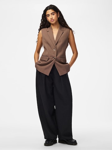 Gilet 'PCBlossom' PIECES en marron