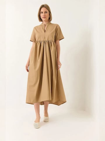 Bianco Lucci - Vestido em bege: frente