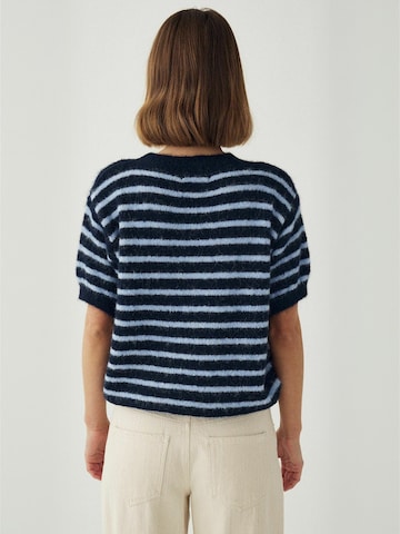 Noella Top ' N-Monikah ' in Blue