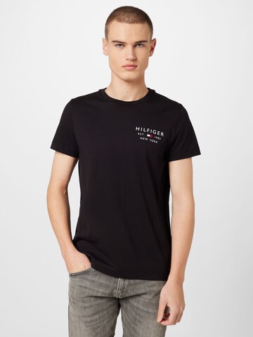 TOMMY HILFIGER T-shirt i svart: framsida