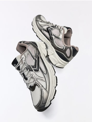 Bershka Sneaker in Bronze