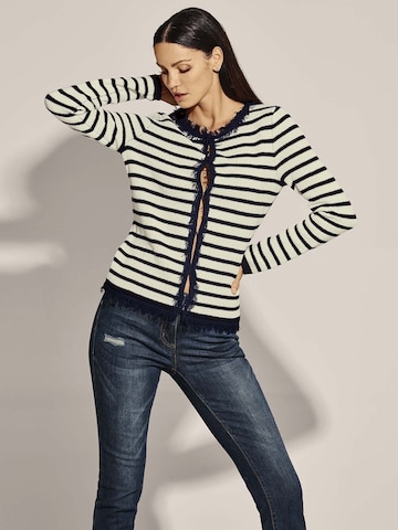 MADELEINE Strickjacke in Beige: Vorderseite