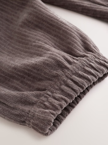 Tapered Pantaloni de la Next pe gri