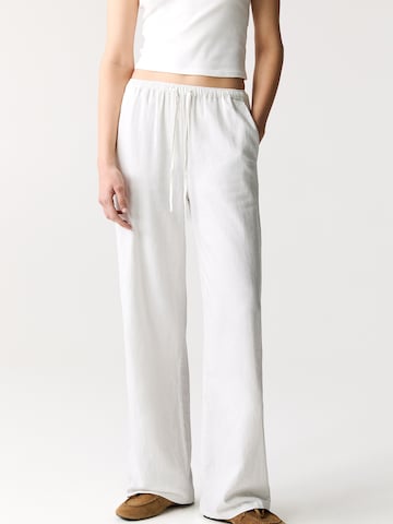 Wide leg Pantaloni di Pull&Bear in bianco: frontale