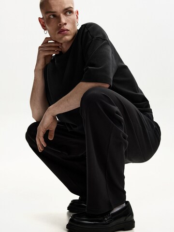 Bershka Loose fit Trousers in Black