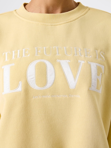 GARCIA Sweatshirt in Geel