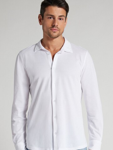 IUMAN Intimissimi Regular fit Button Up Shirt in White: front
