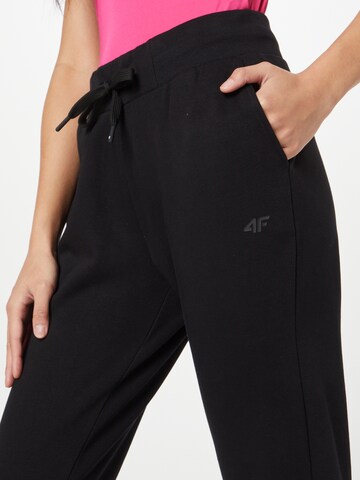 Effilé Pantalon de sport 4F en noir