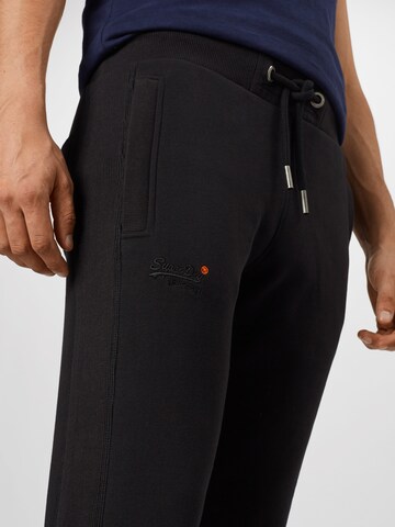 Tapered Pantaloni de la Superdry pe negru