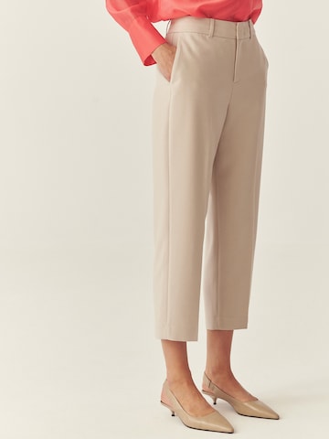 regular Pantaloni con piega frontale 'Sek' di TATUUM in beige