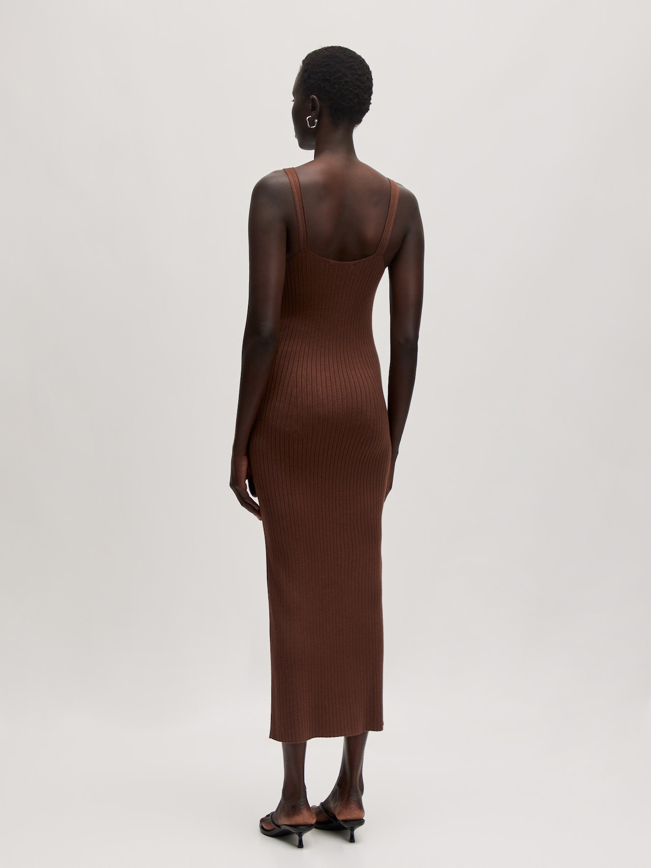 EDITED Producten Jurk 'Qiara' Bruin