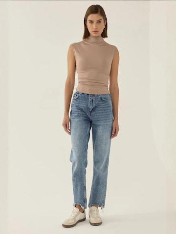 Hiccup Top in Brown