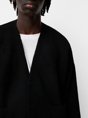Bershka Strickjacke in Schwarz