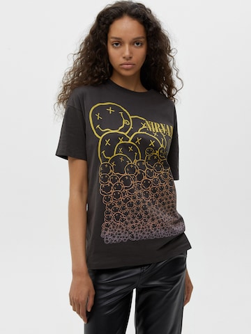 Pull&Bear Тениска в сиво: отпред