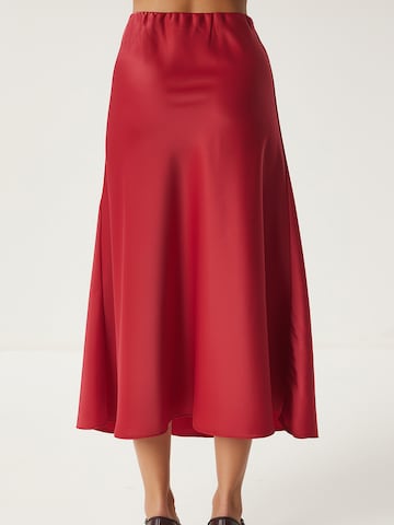 Happiness İstanbul Hame värissä punainen