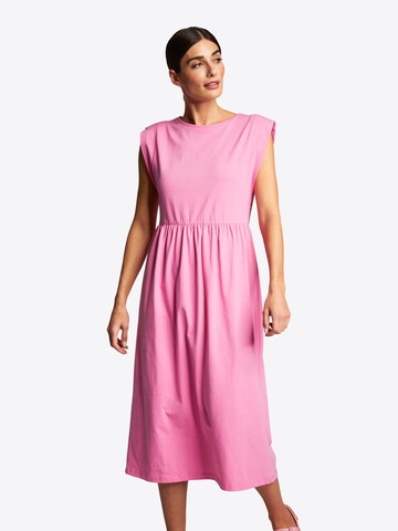 Rich & Royal Dress in Pink: front