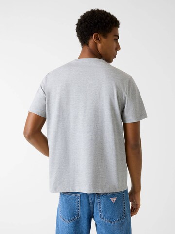 GUESS T-Shirt in Grau