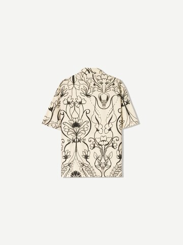 Fit confort Chemise Bershka en beige